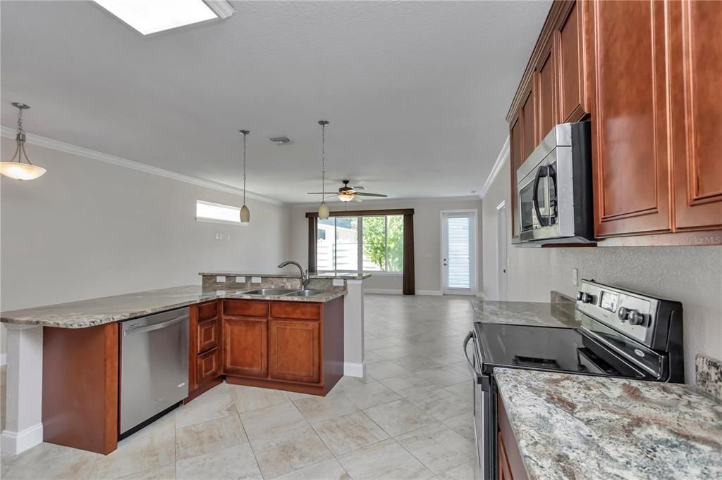 На продажу: $274,900 (3 спален, 2 ванн, 1795 Квадратных фут)