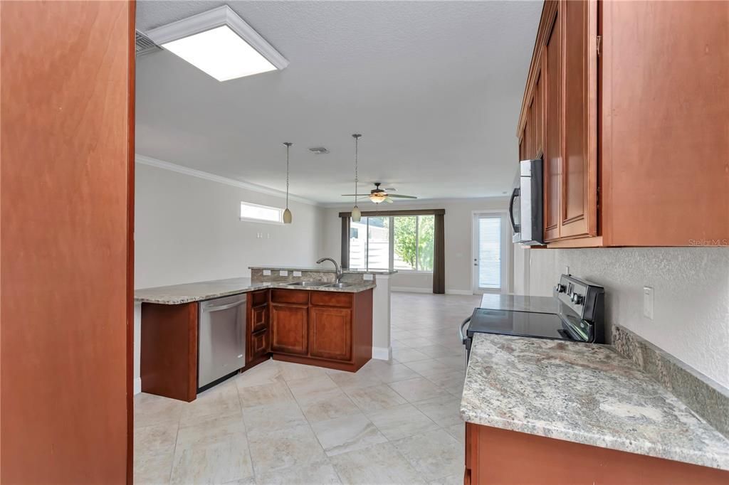 На продажу: $274,900 (3 спален, 2 ванн, 1795 Квадратных фут)