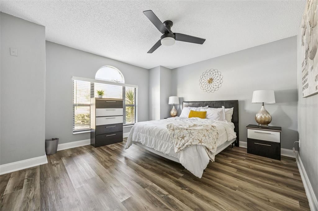 En Venta: $345,000 (4 camas, 2 baños, 1633 Pies cuadrados)