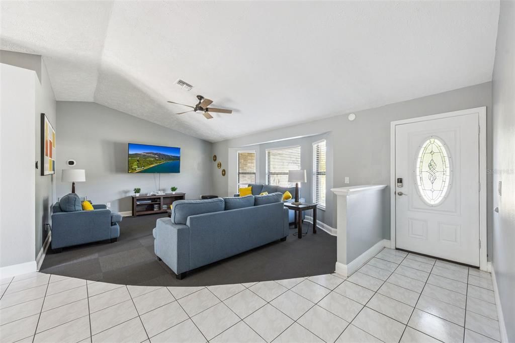 En Venta: $345,000 (4 camas, 2 baños, 1633 Pies cuadrados)