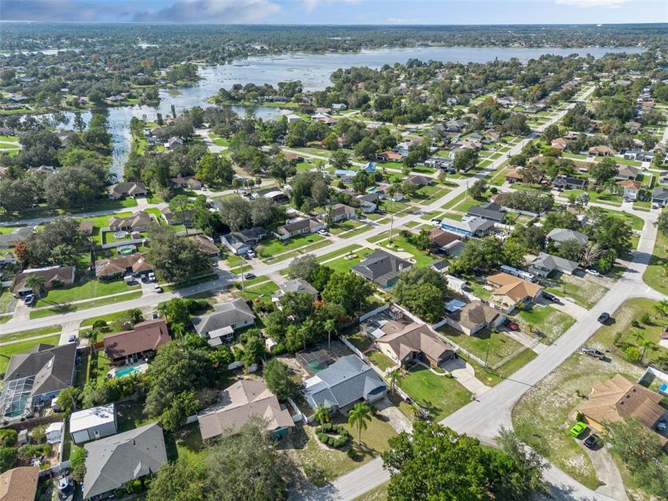 En Venta: $345,000 (4 camas, 2 baños, 1633 Pies cuadrados)