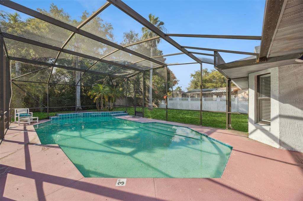 En Venta: $345,000 (4 camas, 2 baños, 1633 Pies cuadrados)