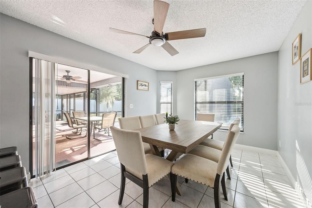 En Venta: $345,000 (4 camas, 2 baños, 1633 Pies cuadrados)