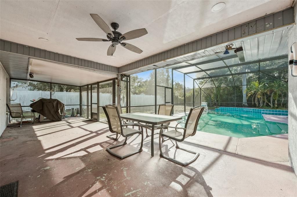 En Venta: $345,000 (4 camas, 2 baños, 1633 Pies cuadrados)