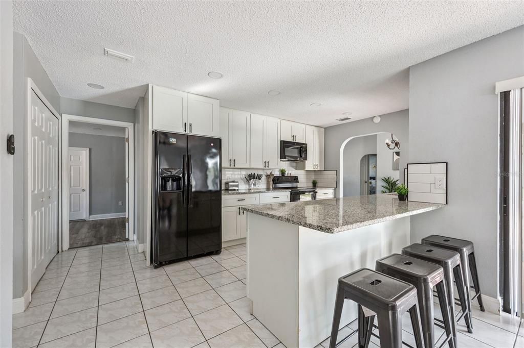 En Venta: $345,000 (4 camas, 2 baños, 1633 Pies cuadrados)