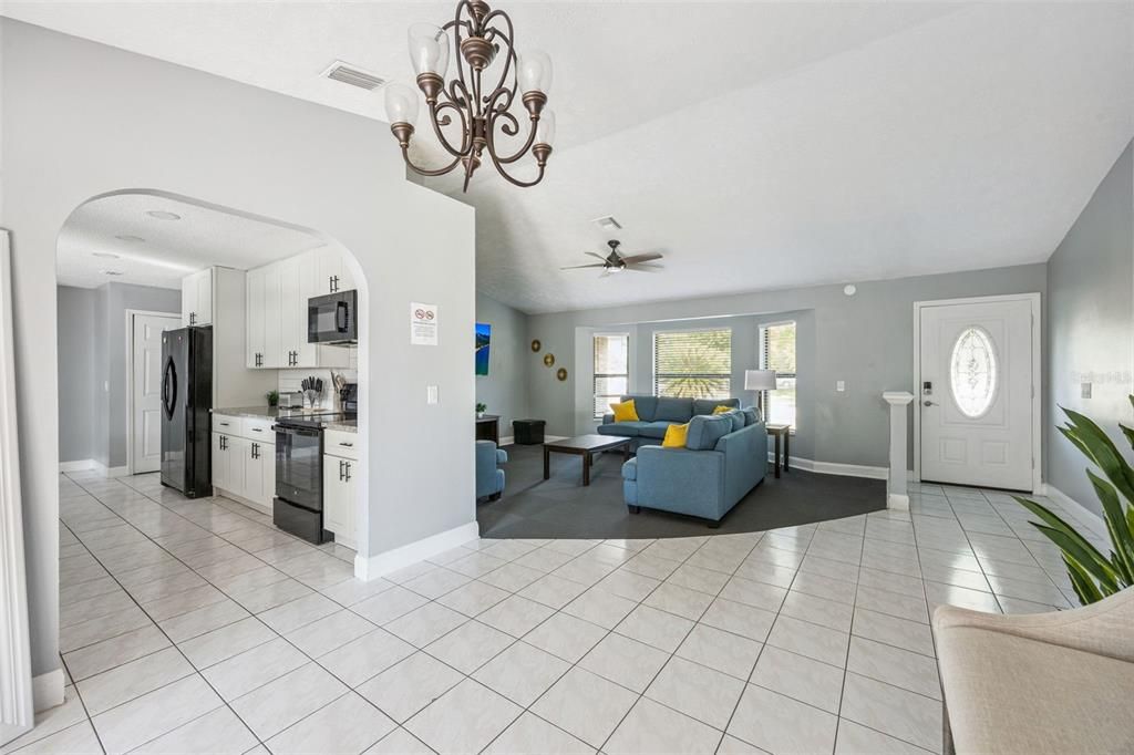 En Venta: $345,000 (4 camas, 2 baños, 1633 Pies cuadrados)