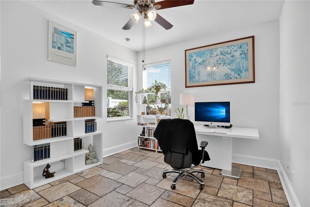 En Venta: $535,000 (4 camas, 3 baños, 2440 Pies cuadrados)