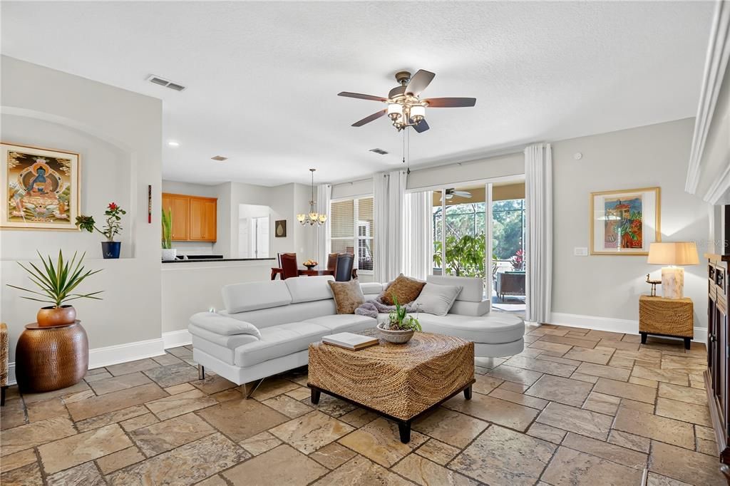 En Venta: $535,000 (4 camas, 3 baños, 2440 Pies cuadrados)