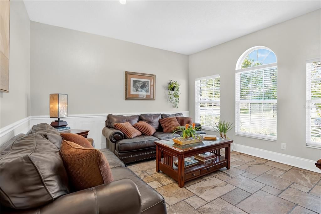 En Venta: $535,000 (4 camas, 3 baños, 2440 Pies cuadrados)