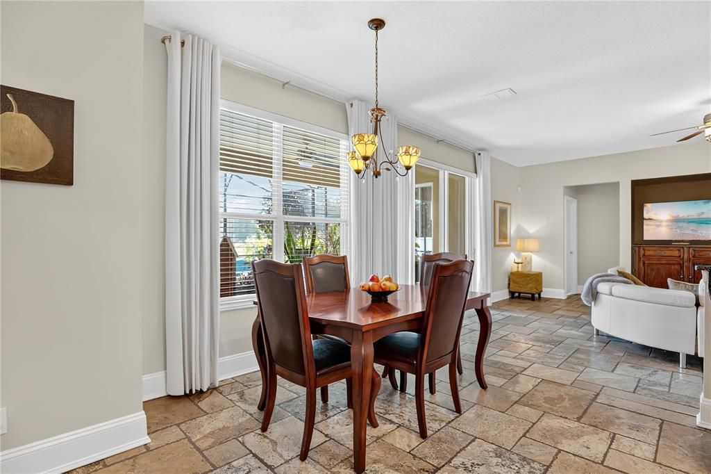 En Venta: $535,000 (4 camas, 3 baños, 2440 Pies cuadrados)