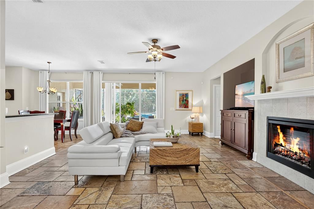 En Venta: $535,000 (4 camas, 3 baños, 2440 Pies cuadrados)