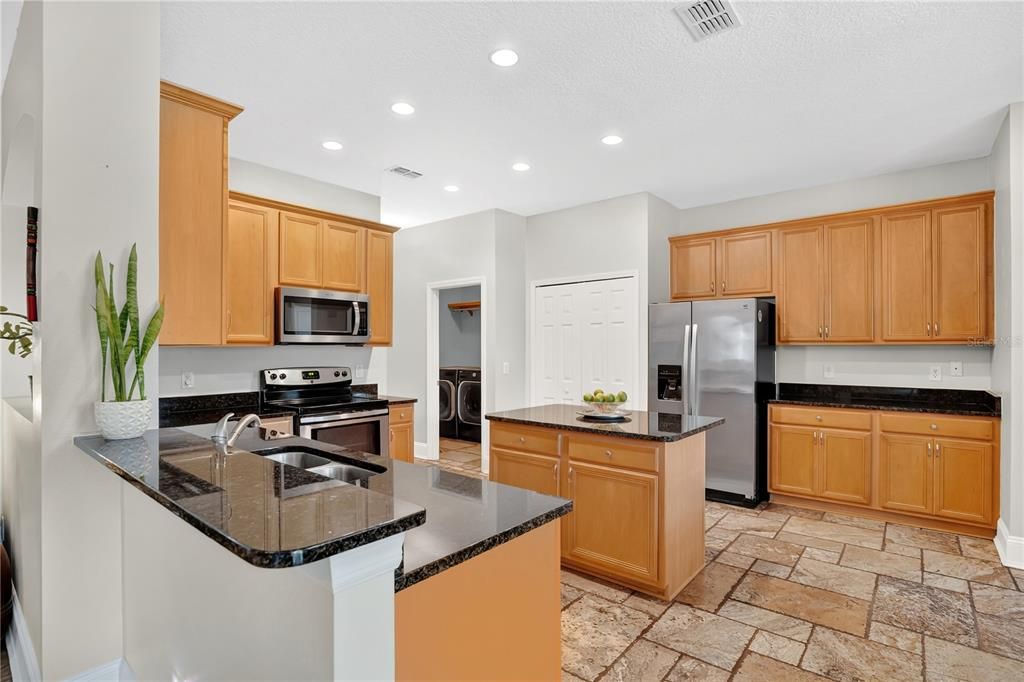 En Venta: $535,000 (4 camas, 3 baños, 2440 Pies cuadrados)