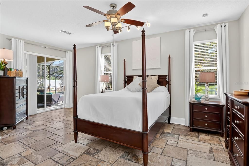 En Venta: $535,000 (4 camas, 3 baños, 2440 Pies cuadrados)