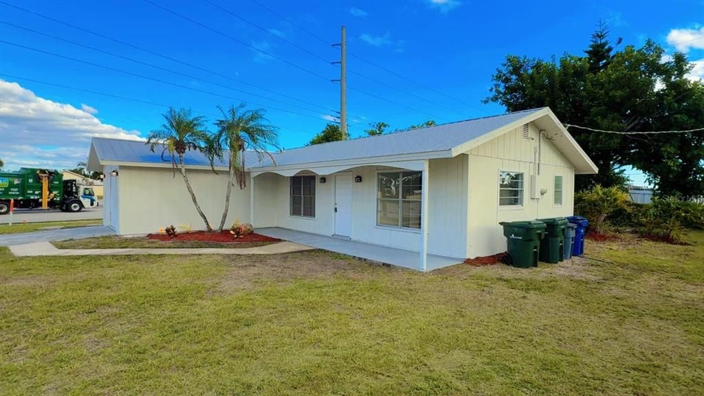 Recently Sold: $219,950 (2 beds, 2 baths, 886 Square Feet)