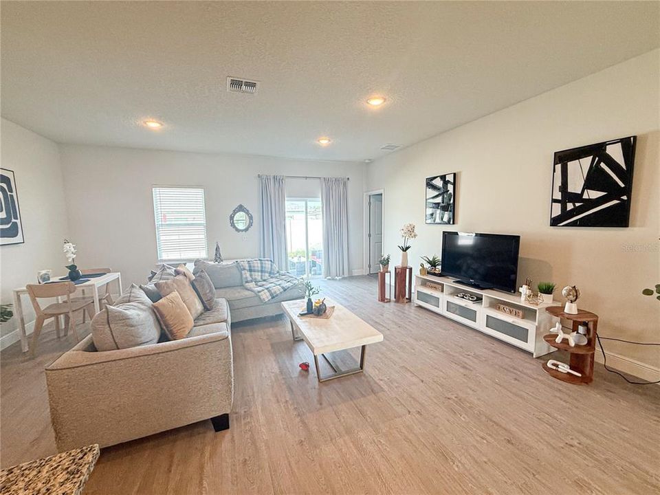 Active With Contract: $2,100 (4 beds, 2 baths, 1758 Square Feet)
