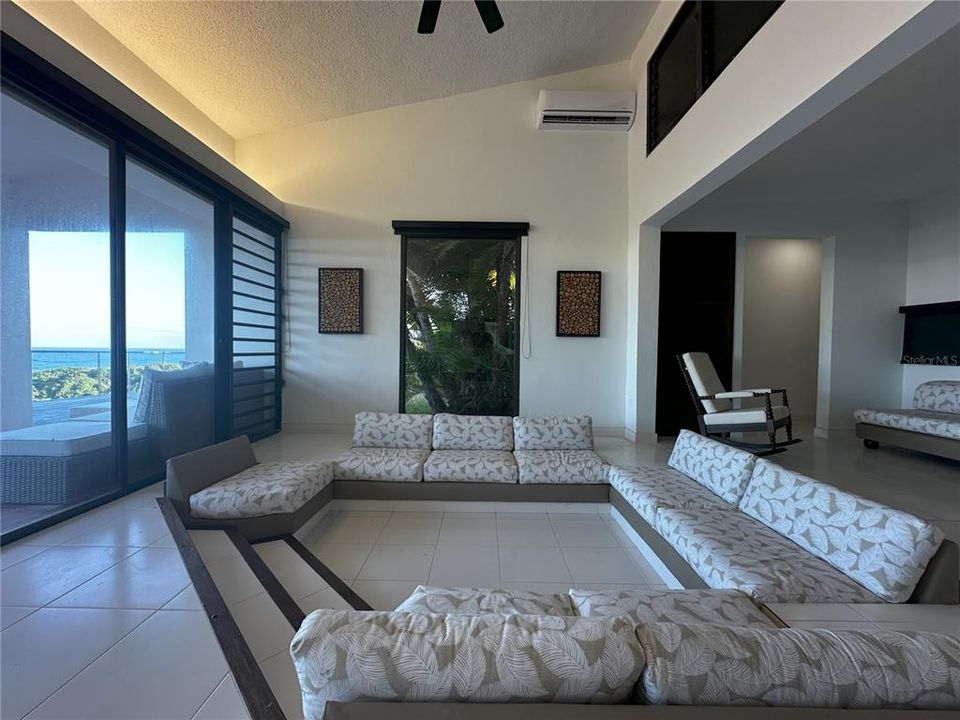 For Sale: $2,795,000 (3 beds, 2 baths, 2400 Square Feet)