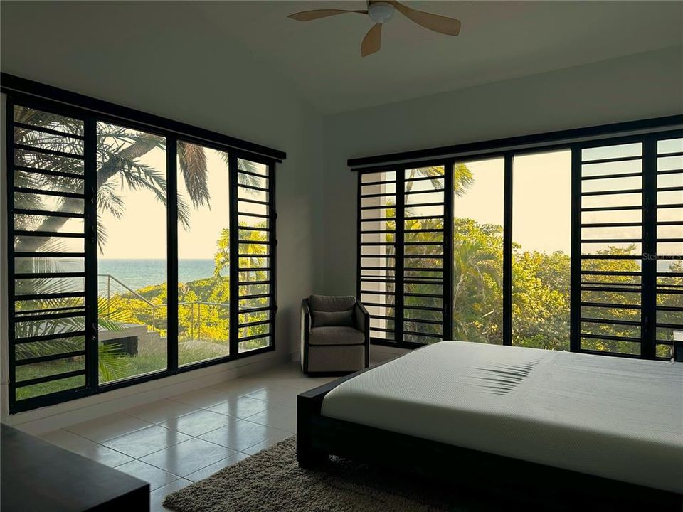 For Sale: $2,795,000 (3 beds, 2 baths, 2400 Square Feet)