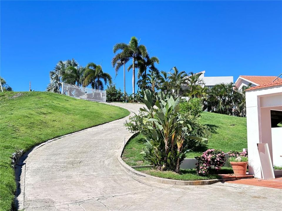 For Sale: $2,795,000 (3 beds, 2 baths, 2400 Square Feet)