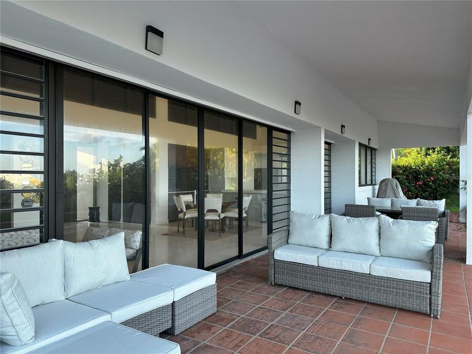 For Sale: $2,795,000 (3 beds, 2 baths, 2400 Square Feet)