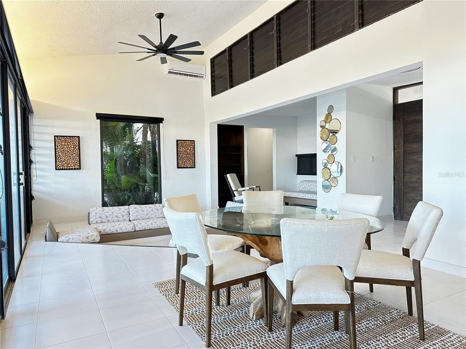 For Sale: $2,795,000 (3 beds, 2 baths, 2400 Square Feet)