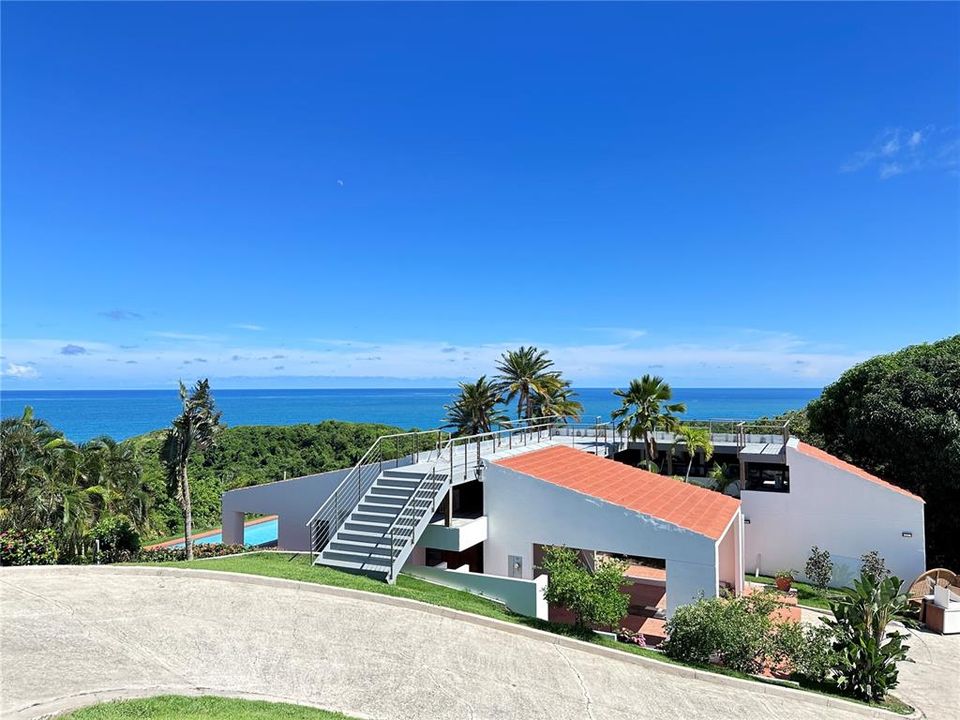 For Sale: $2,795,000 (3 beds, 2 baths, 2400 Square Feet)