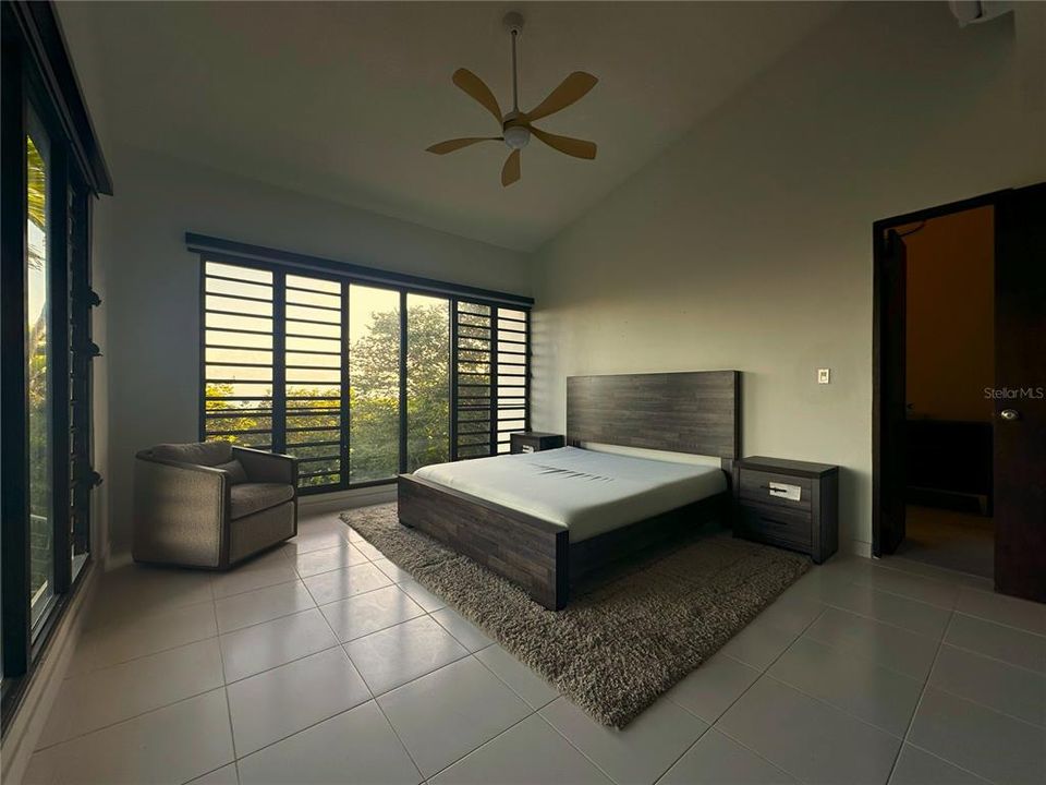 For Sale: $2,795,000 (3 beds, 2 baths, 2400 Square Feet)