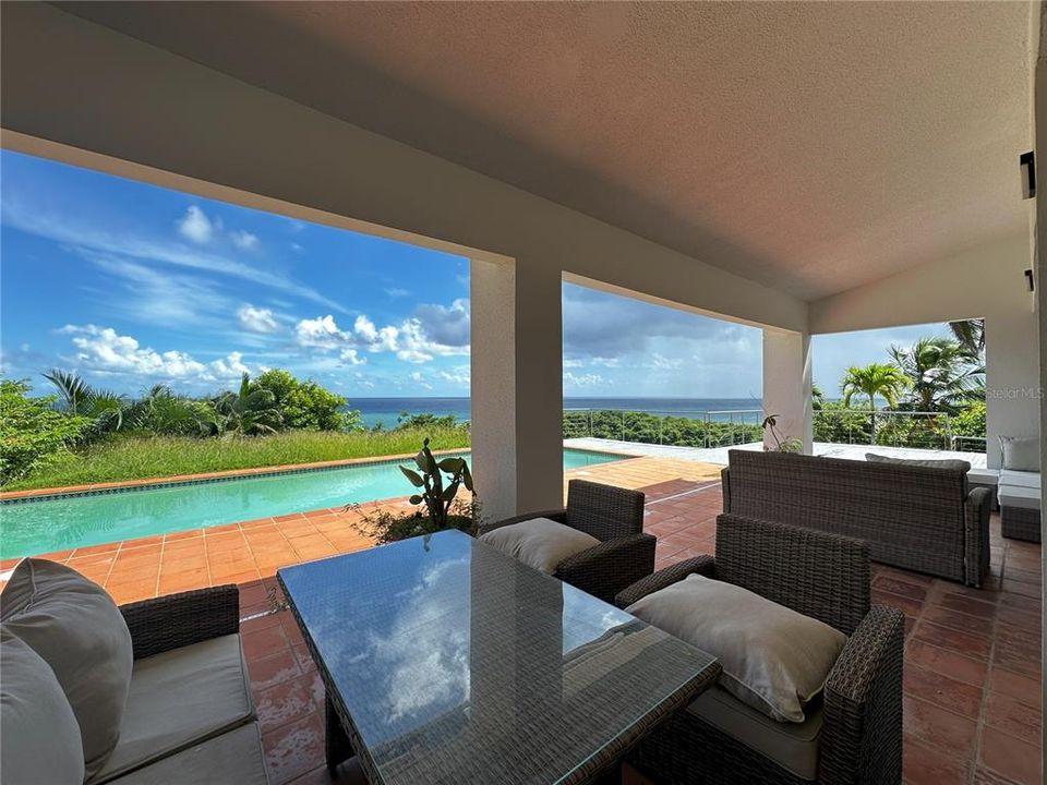 For Sale: $2,795,000 (3 beds, 2 baths, 2400 Square Feet)