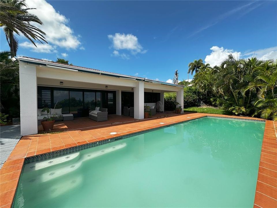 For Sale: $2,795,000 (3 beds, 2 baths, 2400 Square Feet)