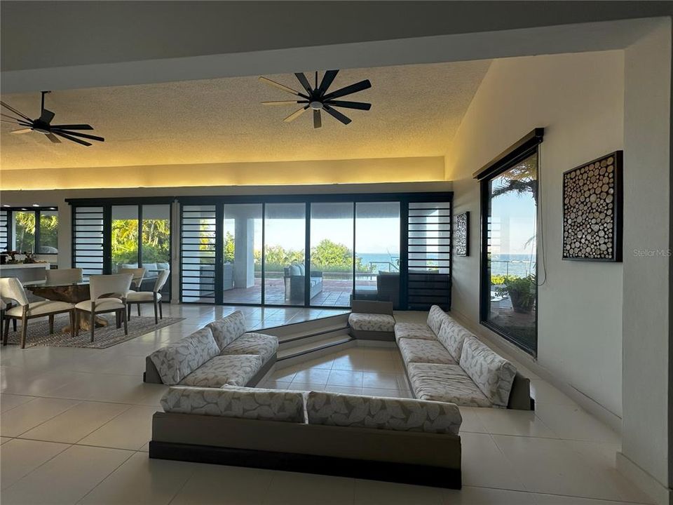 For Sale: $2,795,000 (3 beds, 2 baths, 2400 Square Feet)