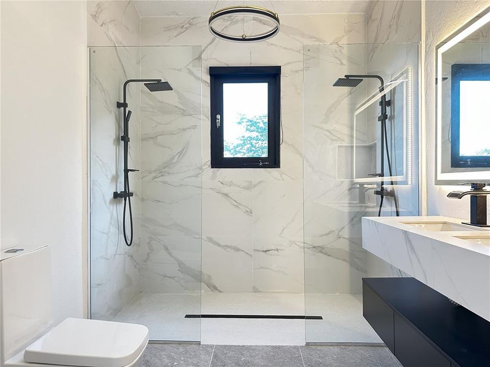 For Sale: $2,795,000 (3 beds, 2 baths, 2400 Square Feet)