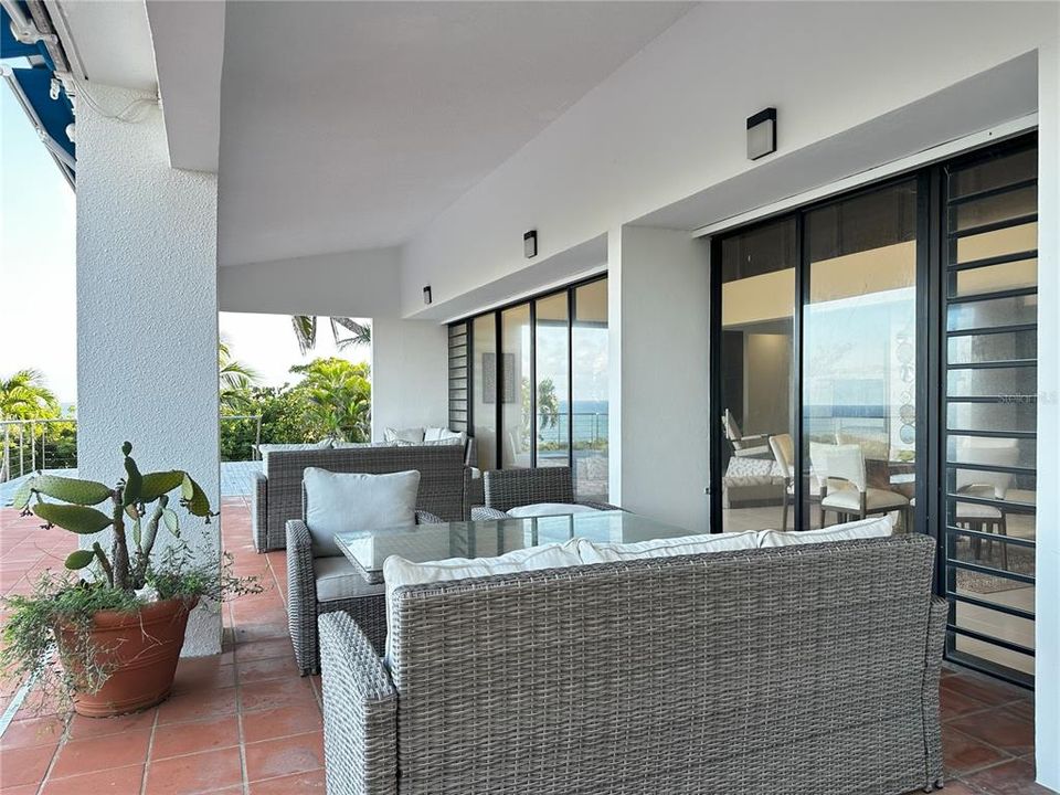 For Sale: $2,795,000 (3 beds, 2 baths, 2400 Square Feet)