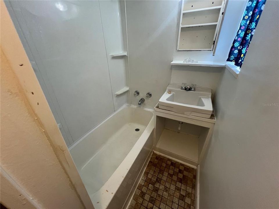 В аренду: $1,100 (1 спален, 1 ванн, 425 Квадратных фут)