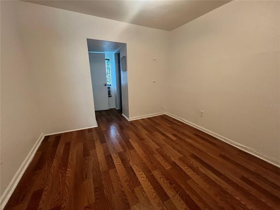 В аренду: $1,100 (1 спален, 1 ванн, 425 Квадратных фут)