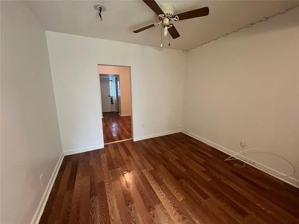 В аренду: $1,100 (1 спален, 1 ванн, 425 Квадратных фут)