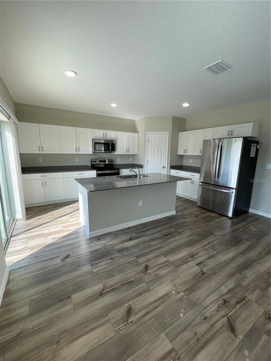 出租: $2,600 (5 贝兹, 3 浴室, 2470 平方英尺)