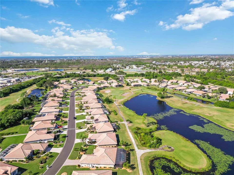 Activo con contrato: $355,000 (3 camas, 2 baños, 1976 Pies cuadrados)