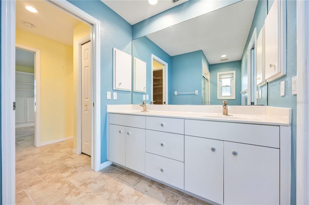 Activo con contrato: $355,000 (3 camas, 2 baños, 1976 Pies cuadrados)