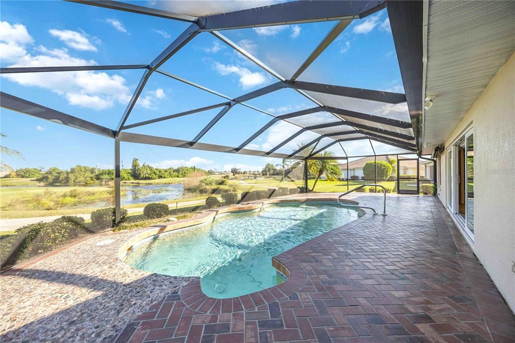 Activo con contrato: $355,000 (3 camas, 2 baños, 1976 Pies cuadrados)