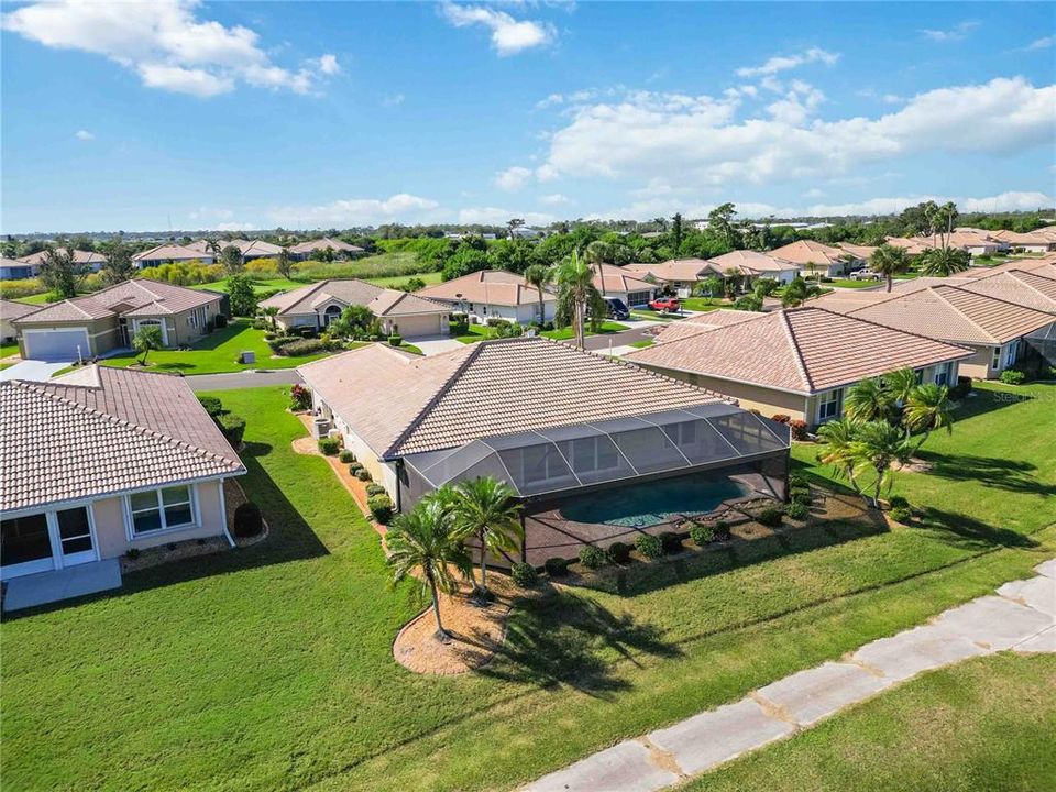 Activo con contrato: $355,000 (3 camas, 2 baños, 1976 Pies cuadrados)