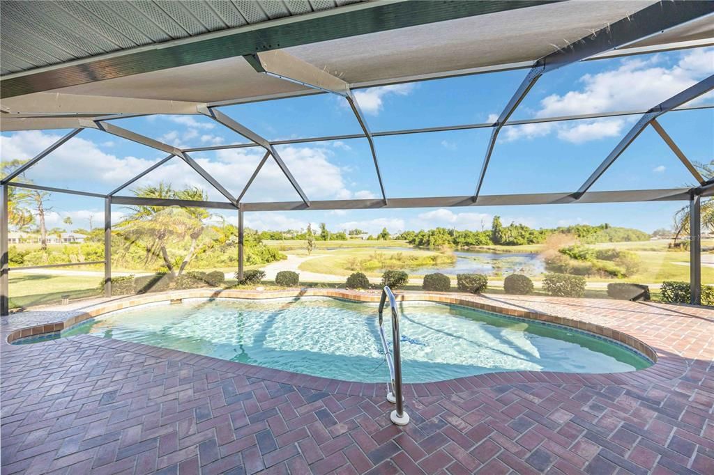 Activo con contrato: $355,000 (3 camas, 2 baños, 1976 Pies cuadrados)