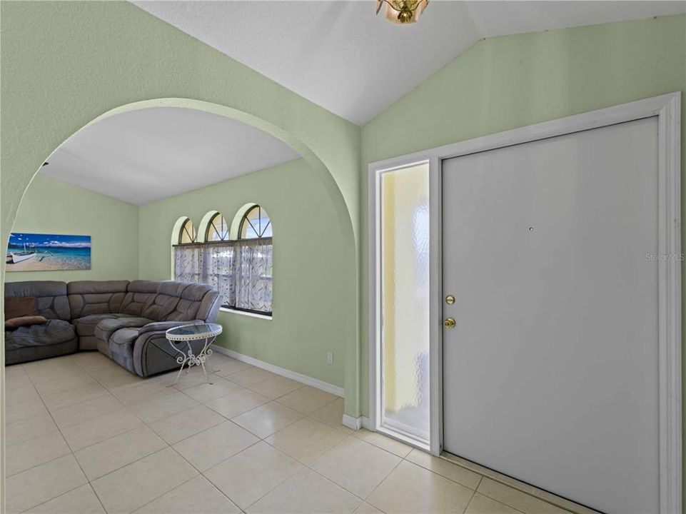 For Sale: $574,900 (4 beds, 2 baths, 2026 Square Feet)