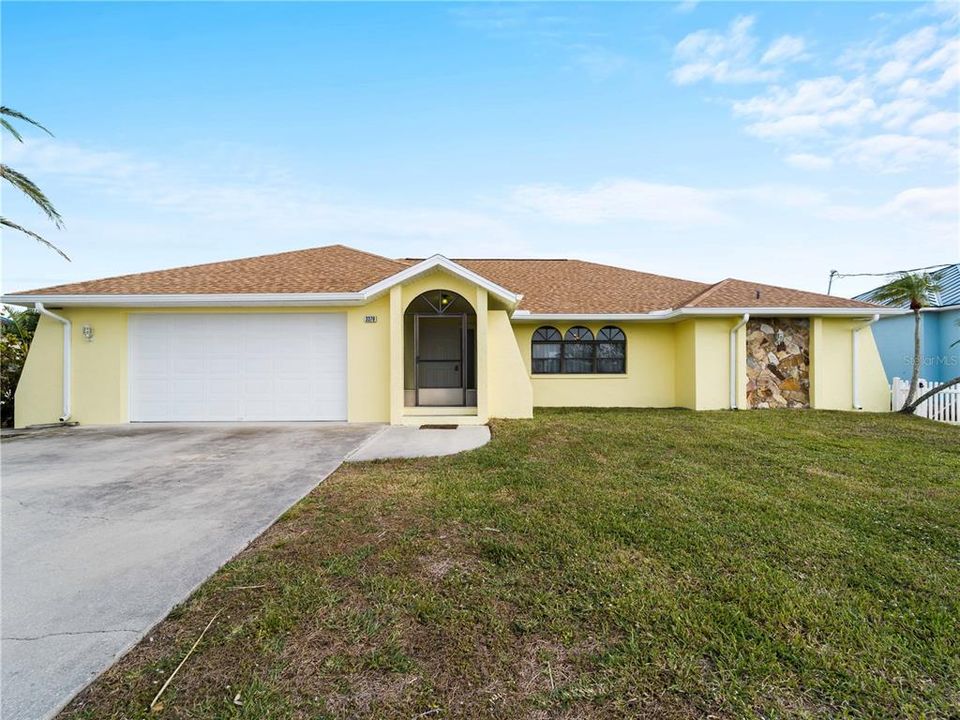 For Sale: $574,900 (4 beds, 2 baths, 2026 Square Feet)
