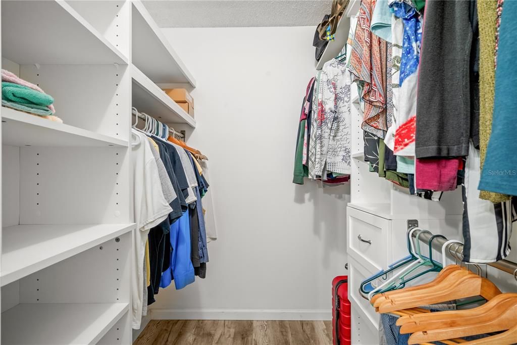 For Sale: $199,900 (2 beds, 2 baths, 955 Square Feet)