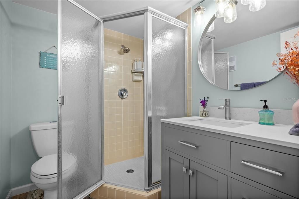 For Sale: $199,900 (2 beds, 2 baths, 955 Square Feet)