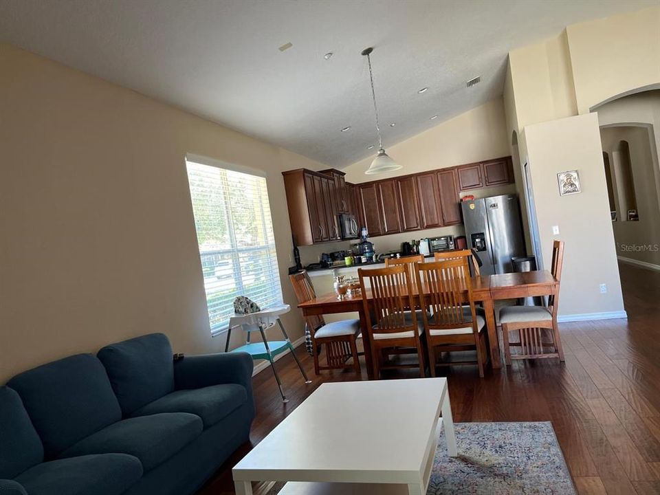 En Renta: $2,700 (3 camas, 2 baños, 2042 Pies cuadrados)