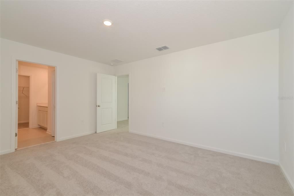 出租: $1,760 (4 贝兹, 2 浴室, 1880 平方英尺)