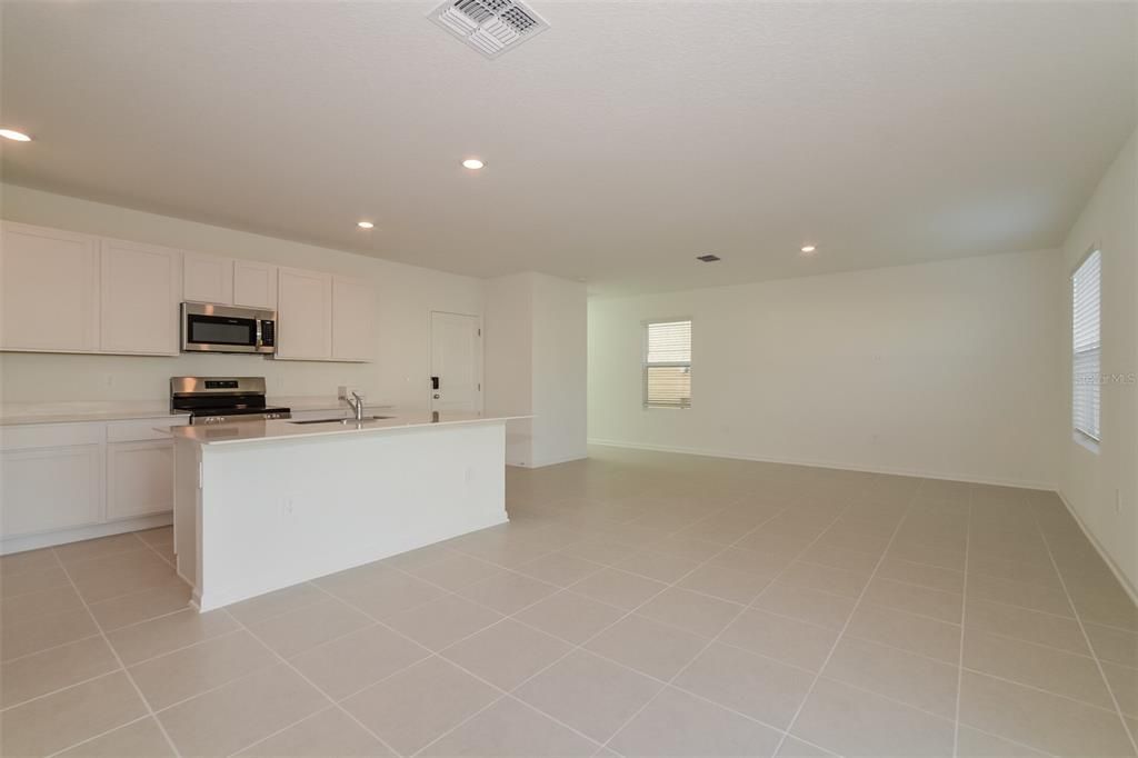 出租: $1,760 (4 贝兹, 2 浴室, 1880 平方英尺)