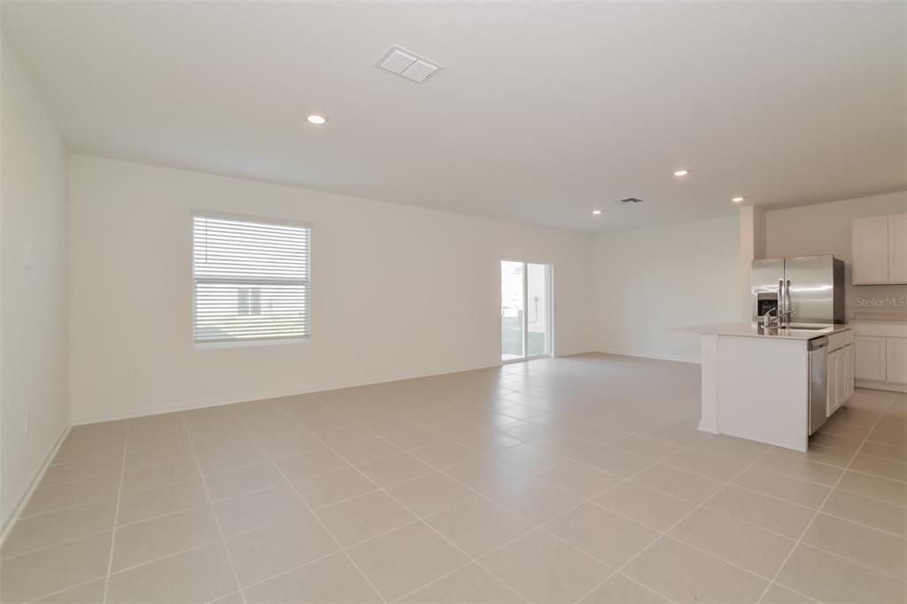 出租: $1,760 (4 贝兹, 2 浴室, 1880 平方英尺)