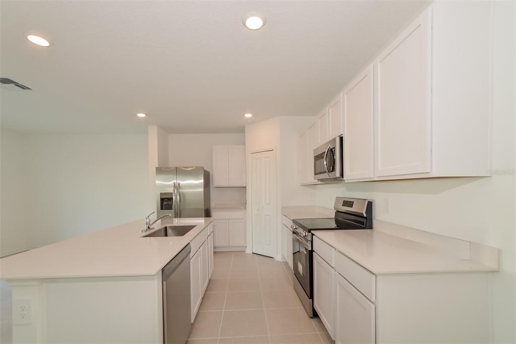 出租: $1,760 (4 贝兹, 2 浴室, 1880 平方英尺)