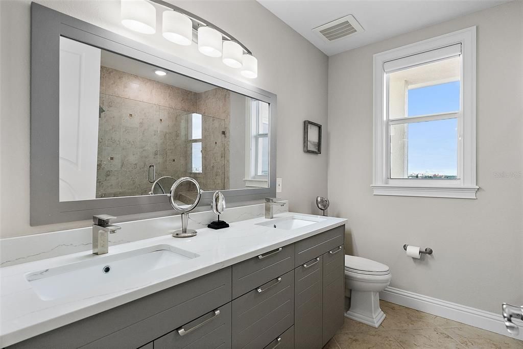 En Venta: $3,495,000 (3 camas, 3 baños, 3186 Pies cuadrados)